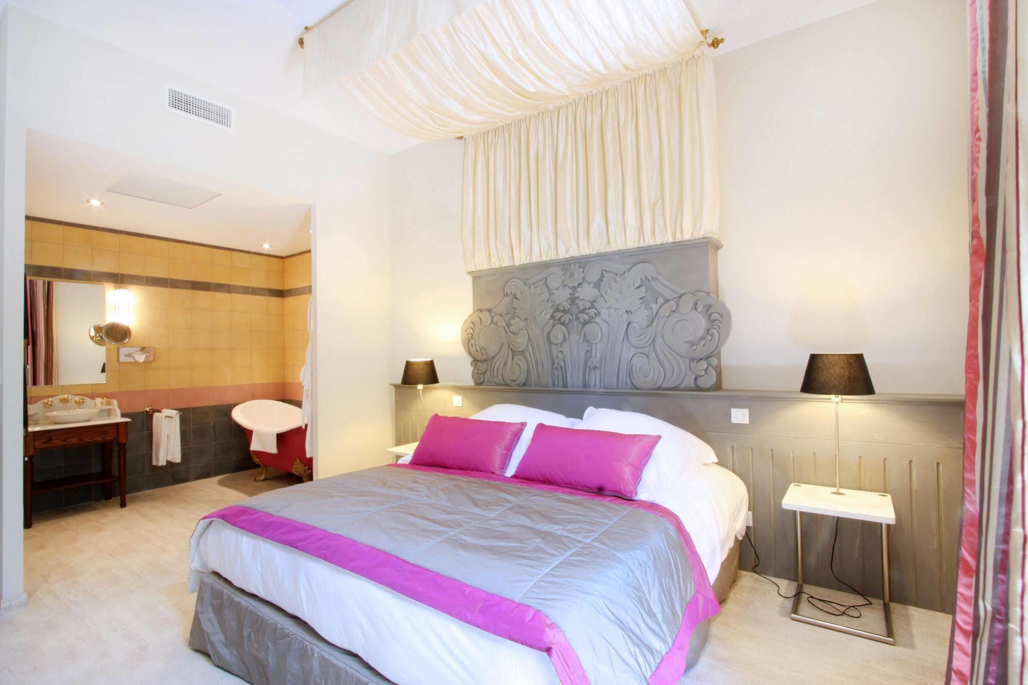 Hotel Les Deux Garcons เอ็ก-ซอง-โพรวองซ์ ภายนอก รูปภาพ