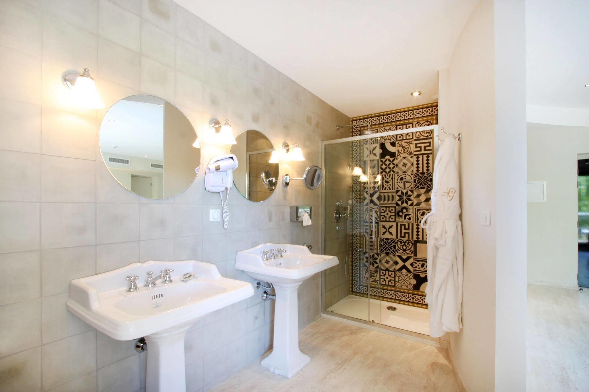 Hotel Les Deux Garcons เอ็ก-ซอง-โพรวองซ์ ภายนอก รูปภาพ
