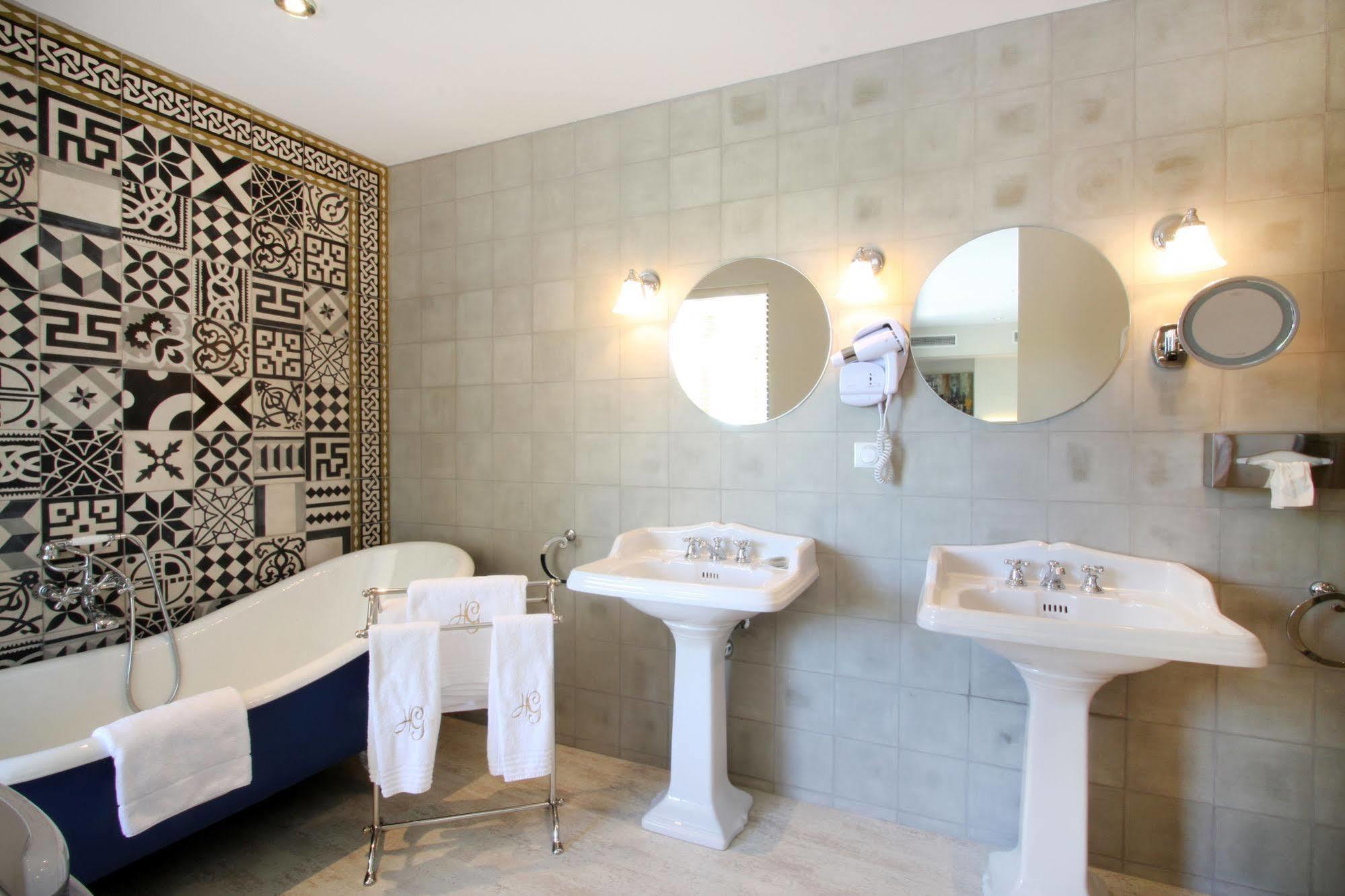 Hotel Les Deux Garcons เอ็ก-ซอง-โพรวองซ์ ภายนอก รูปภาพ