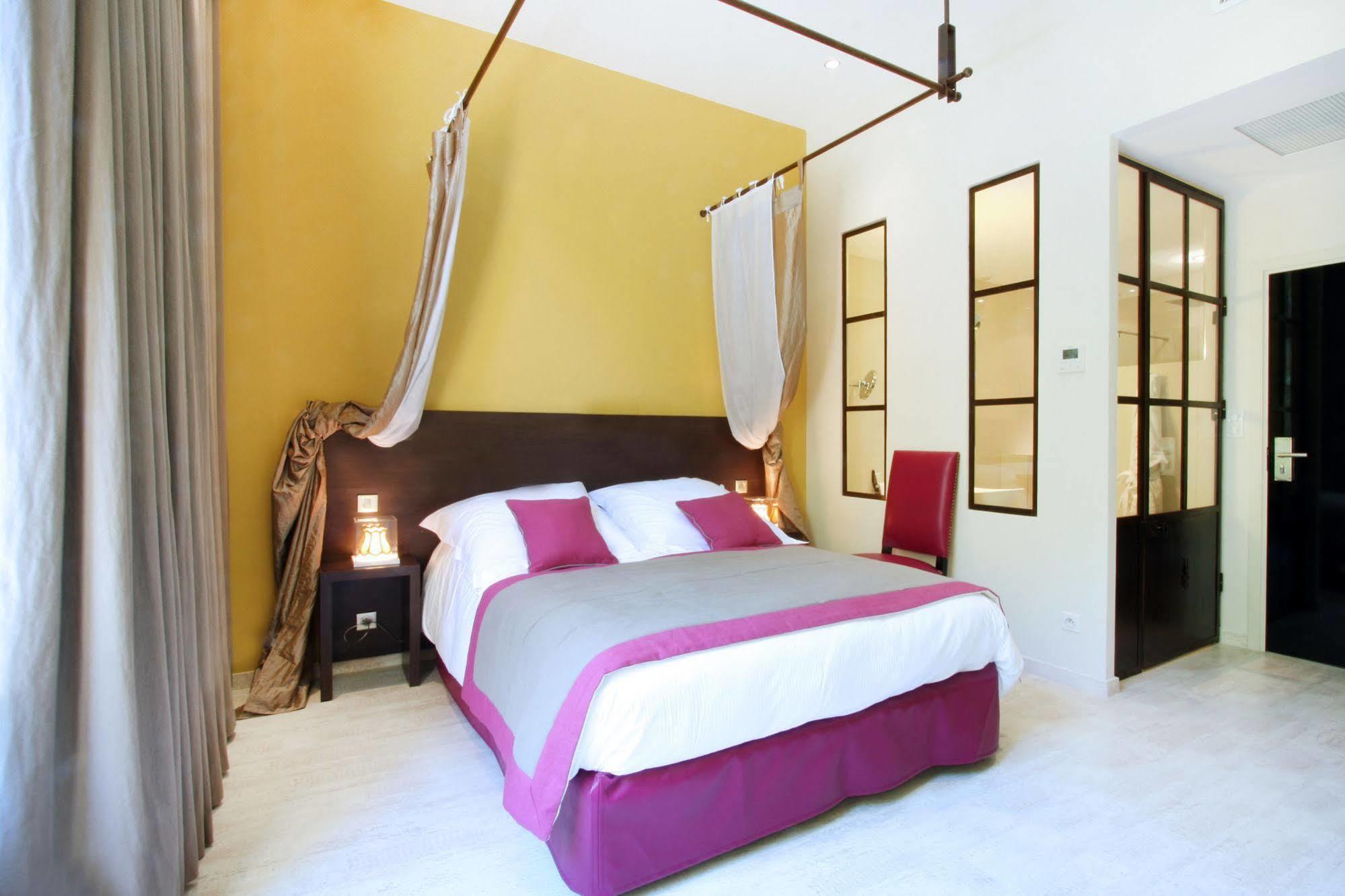 Hotel Les Deux Garcons เอ็ก-ซอง-โพรวองซ์ ภายนอก รูปภาพ